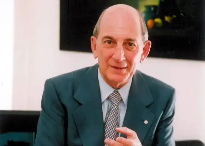 الملياردير تشارلز برونفمان