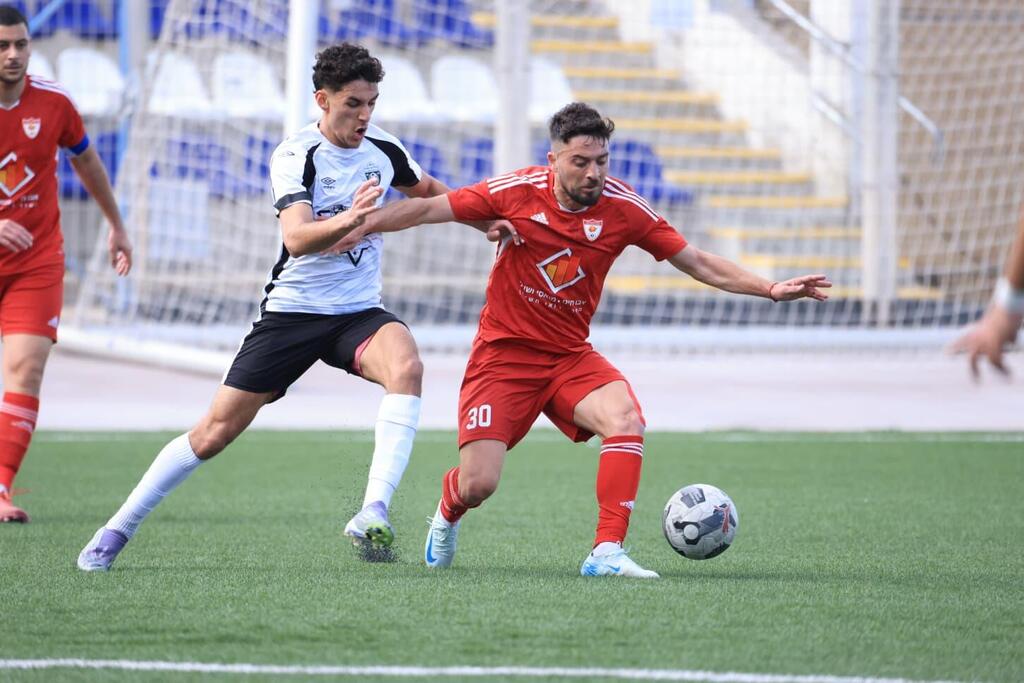 الطيرة يطارد أخاء الناصرة بثلاثية في طمرة (راديو الناس) الطيرة يطارد أخاء الناصرة بثلاثية في طمرة