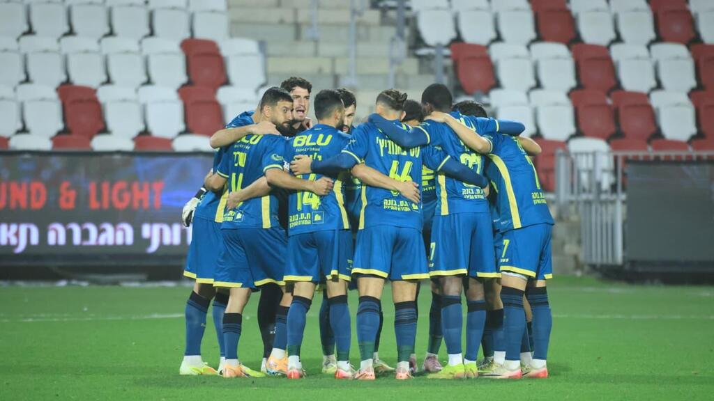 الرينة (راديو الناس) رباعية قاسية تُغرق مكابي الرينة وتُعقّد حسابات البقاء