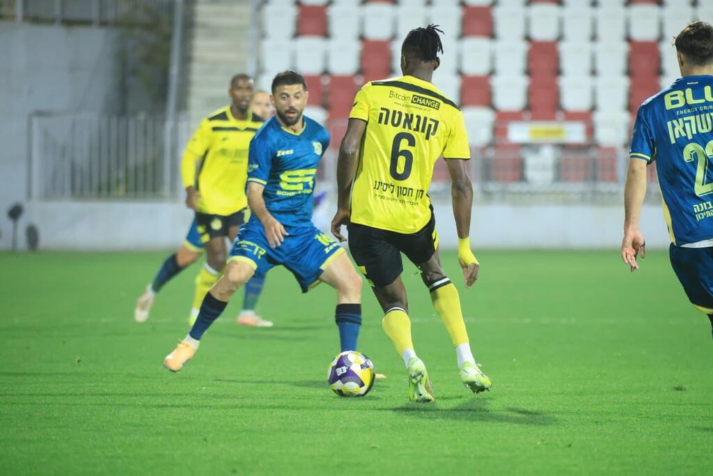 رباعية قاسية تُغرق مكابي الرينة وتُعقّد حسابات البقاء