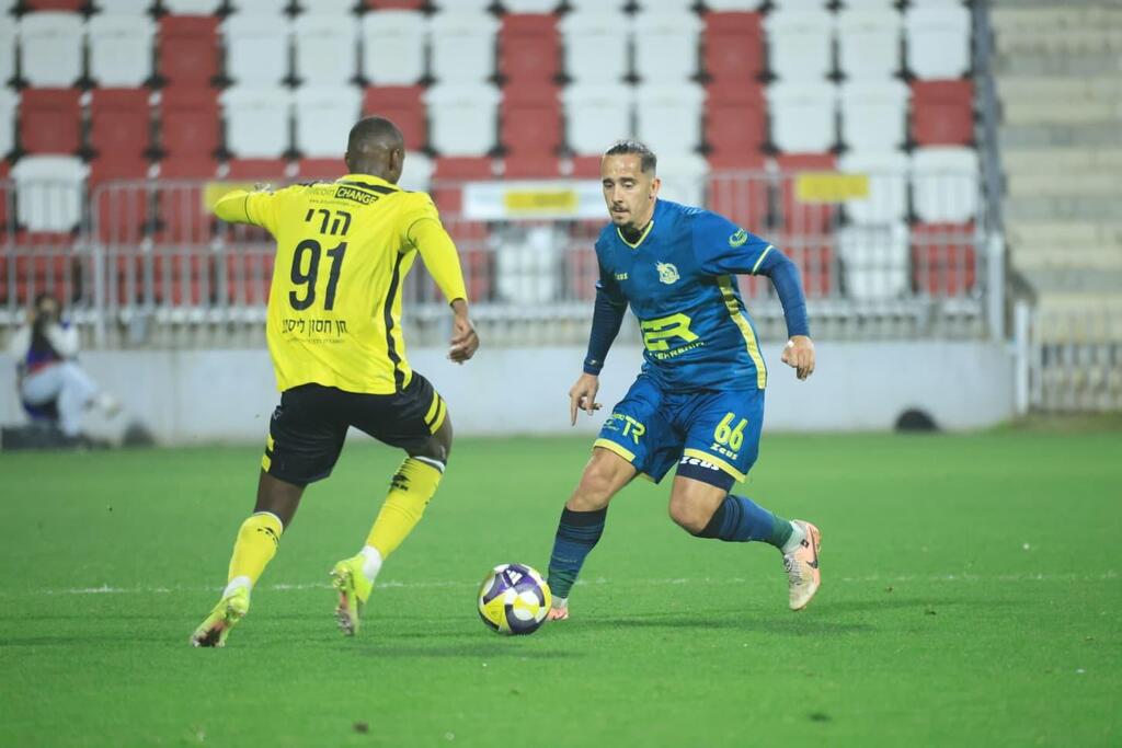 رباعية قاسية تُغرق مكابي الرينة وتُعقّد حسابات البقاء