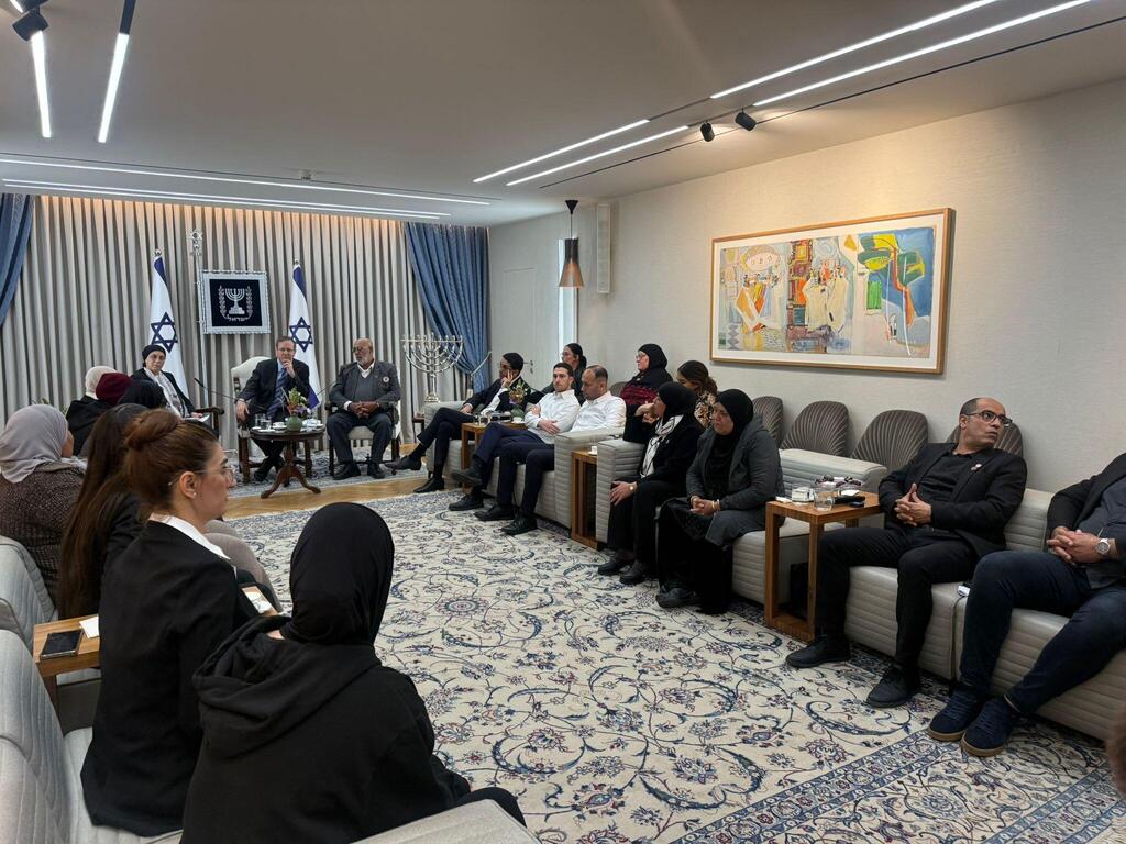 رئيس الدولة يلتقي عائلات ضحايا الجريمة