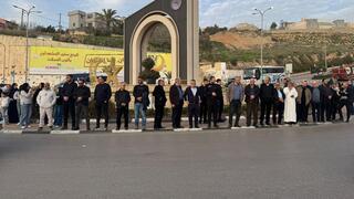 وقفة احتجاجية غاضبة في أم الفحم ضد العنف والجريمة عقب مقتل أب وابنه