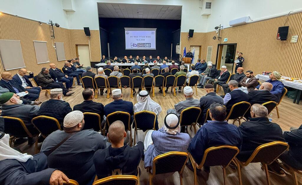 لقاء الشرطة مع رجال دين