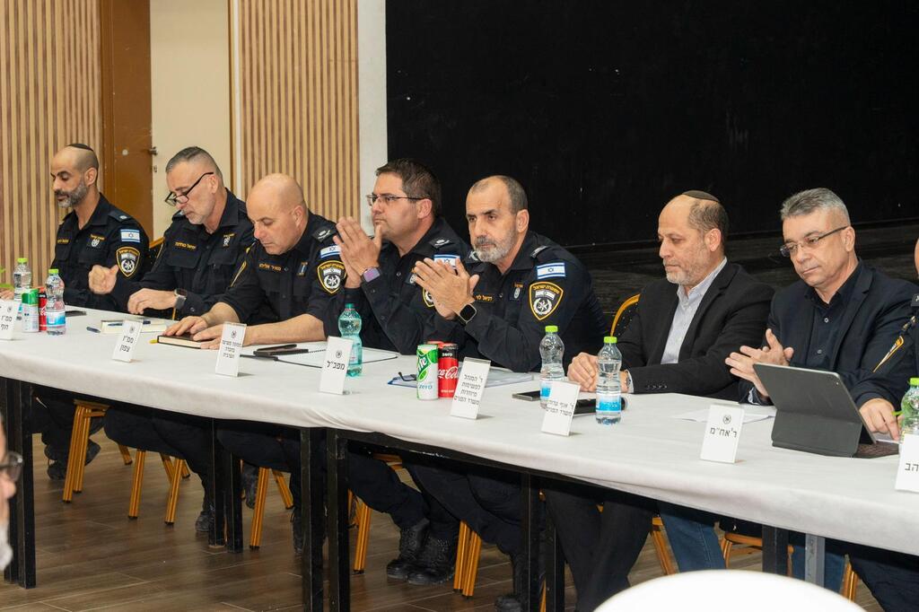 لقاء الشرطة مع رجال دين