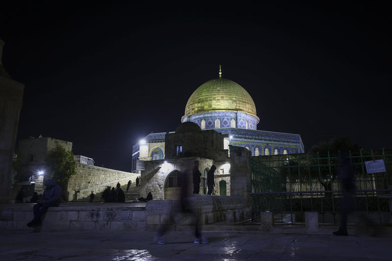صلاة التراويح الأولى في المسجد الأقصى المبارك