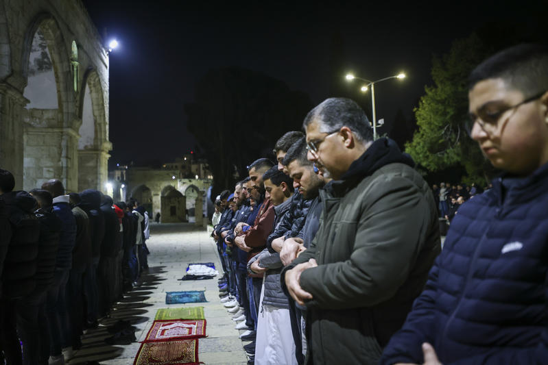 صلاة التراويح الأولى في المسجد الأقصى المبارك