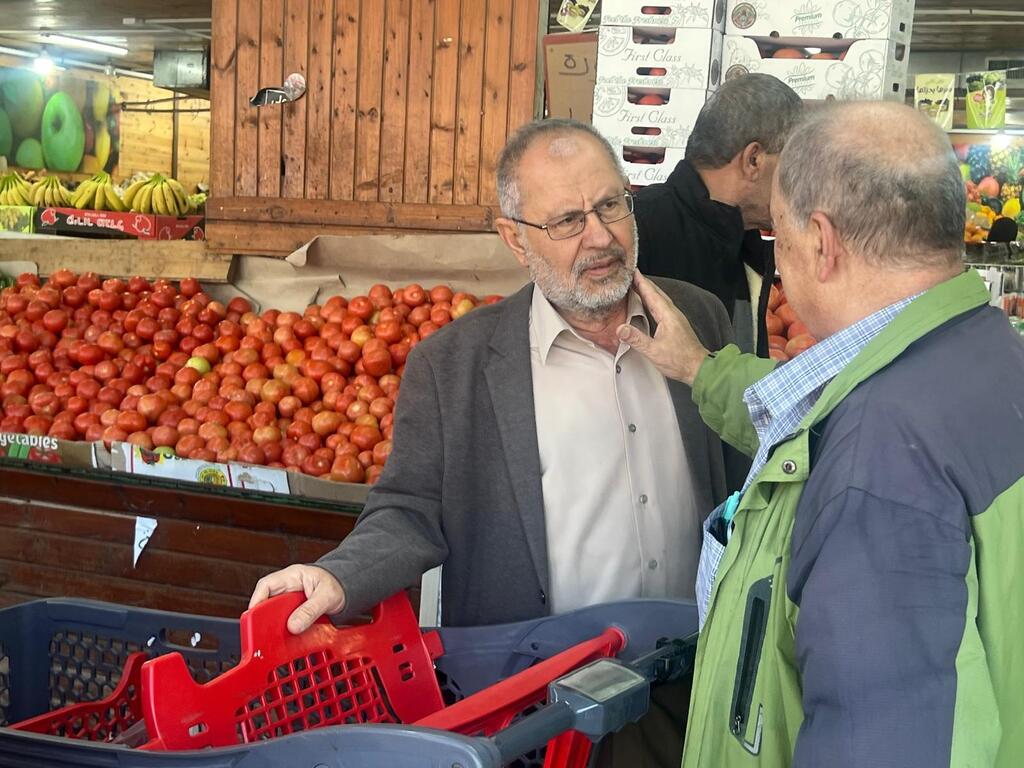 أم الفحم تتزين ببهجة رمضان: ازدحام الأسواق والمقلوبة والسمك يتصدران المائدة الغحماوية (راديو الناس) أم الفحم تتزين ببهجة رمضان: ازدحام الأسواق والمقلوبة والسمك يتصدران المائدة الغحماوية