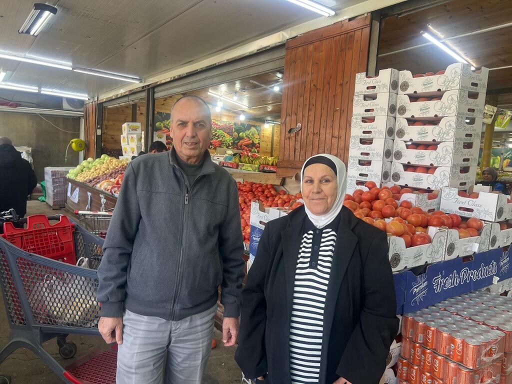 أم الفحم تتزين ببهجة رمضان: ازدحام الأسواق والمقلوبة والسمك يتصدران المائدة الغحماوية (راديو الناس) أم الفحم تتزين ببهجة رمضان: ازدحام الأسواق والمقلوبة والسمك يتصدران المائدة الغحماوية