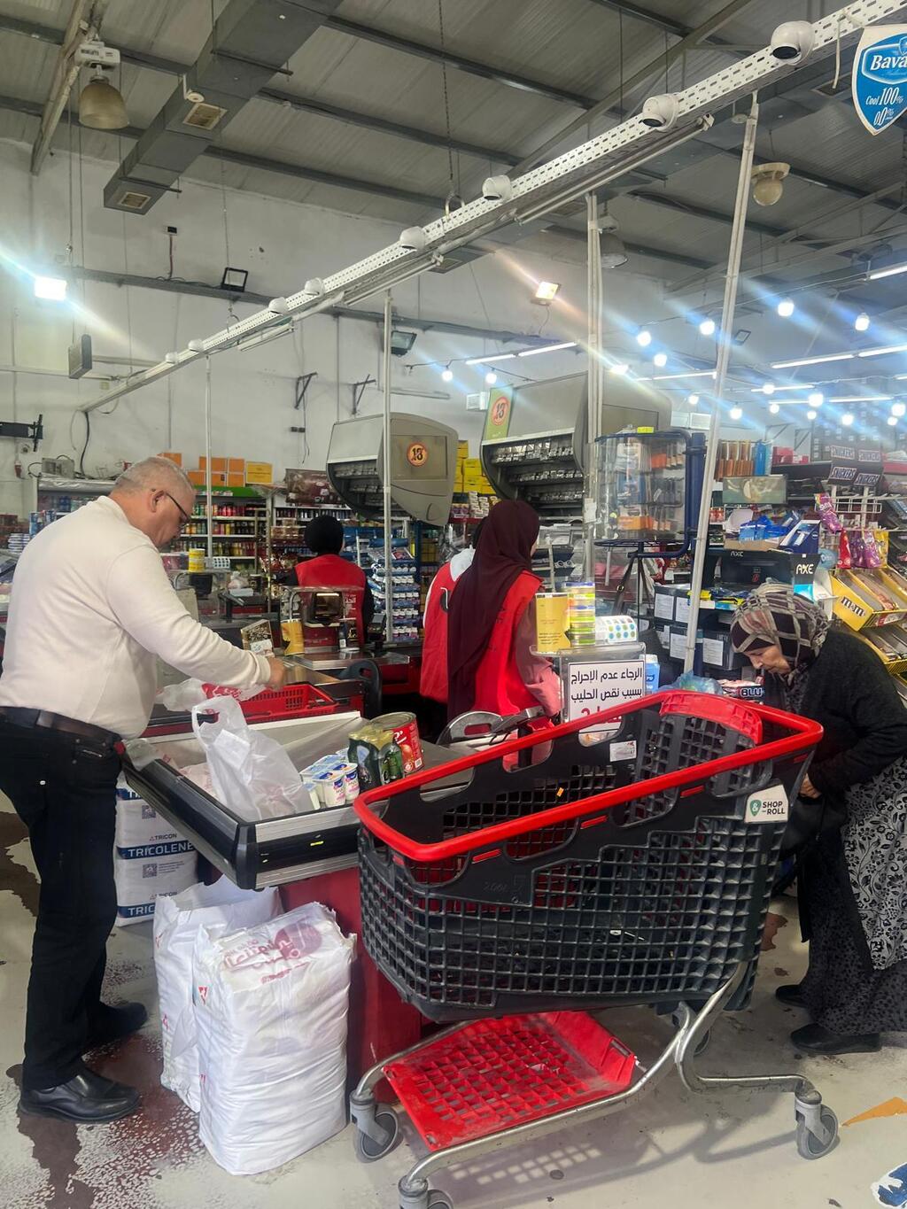 أم الفحم تتزين ببهجة رمضان: ازدحام الأسواق والمقلوبة والسمك يتصدران المائدة الغحماوية (راديو الناس) أم الفحم تتزين ببهجة رمضان: ازدحام الأسواق والمقلوبة والسمك يتصدران المائدة الغحماوية