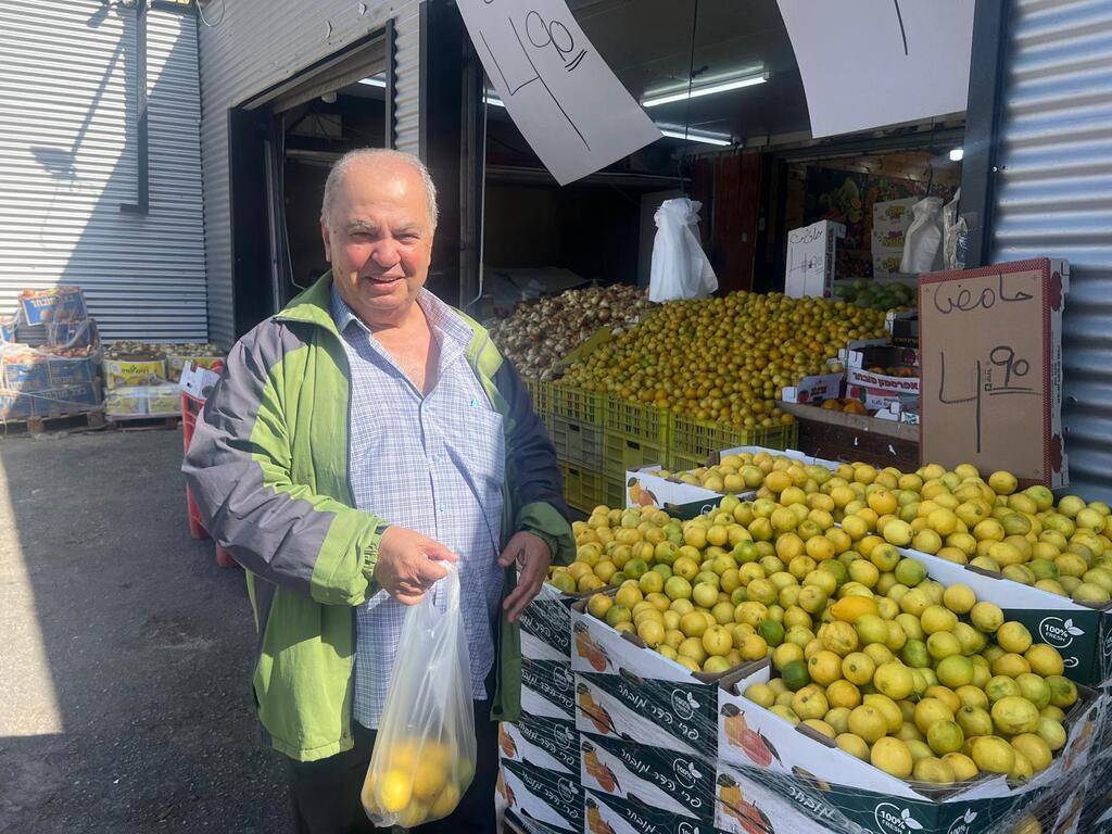 أم الفحم تتزين ببهجة رمضان: ازدحام الأسواق والمقلوبة والسمك يتصدران المائدة الغحماوية (راديو الناس) أم الفحم تتزين ببهجة رمضان: ازدحام الأسواق والمقلوبة والسمك يتصدران المائدة الغحماوية