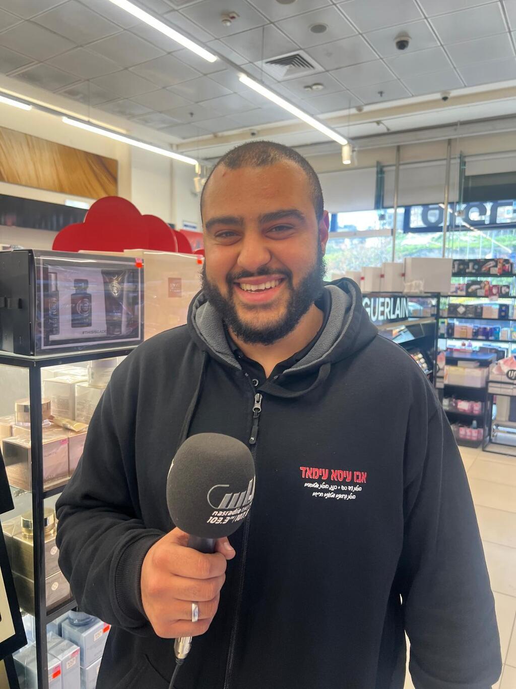 أم الفحم تتزين ببهجة رمضان: ازدحام الأسواق والمقلوبة والسمك يتصدران المائدة الغحماوية (راديو الناس) أم الفحم تتزين ببهجة رمضان: ازدحام الأسواق والمقلوبة والسمك يتصدران المائدة الغحماوية