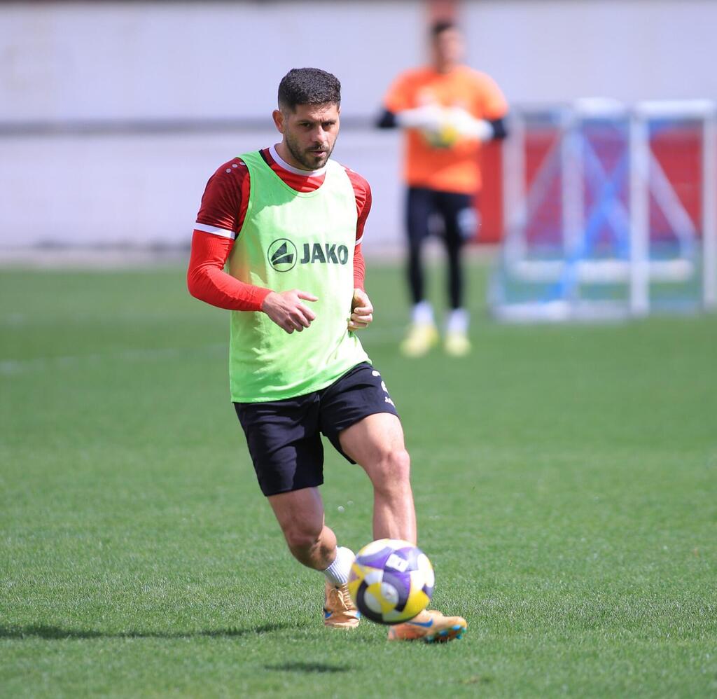 التدريبات في استاد الدوحة بقيادة المدرب الجديد يوسي أبو كسيس