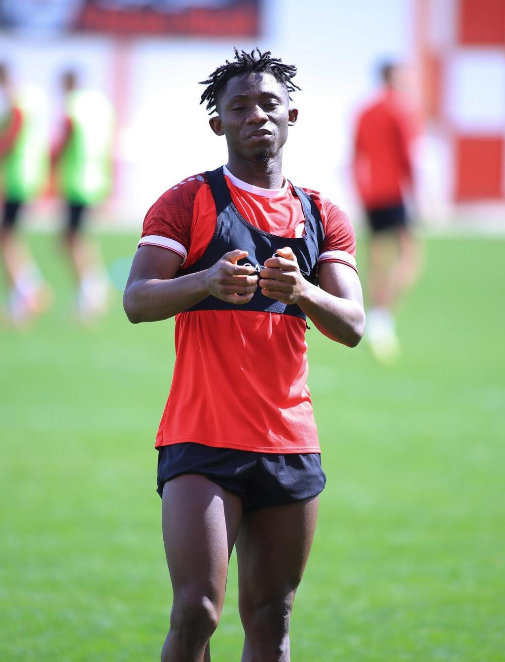 التدريبات في استاد الدوحة بقيادة المدرب الجديد يوسي أبو كسيس