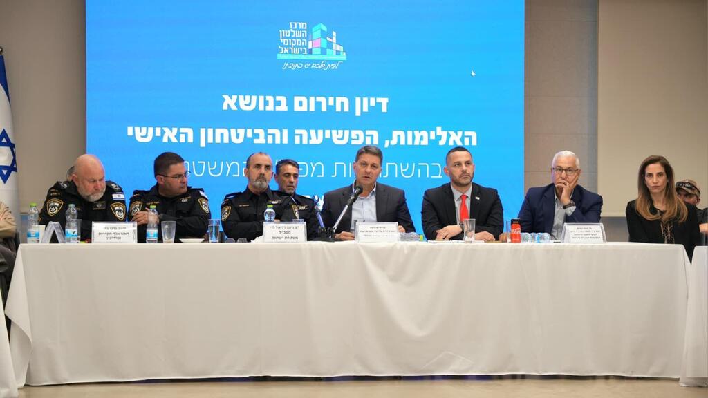 جلسة طارئة بين قيادة الشرطة ورؤساء السلطات المحلية لبحث تصاعد العنف في المجتمع العربي