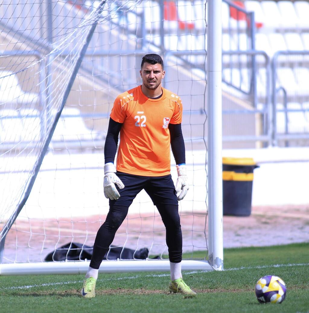 التدريبات في استاد الدوحة بقيادة المدرب الجديد يوسي أبو كسيس