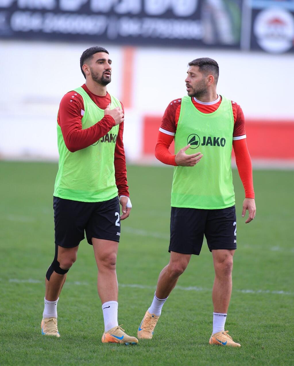 التدريبات في استاد الدوحة بقيادة المدرب الجديد يوسي أبو كسيس