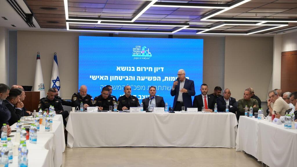 جلسة طارئة بين قيادة الشرطة ورؤساء السلطات المحلية لبحث تصاعد العنف في المجتمع العربي