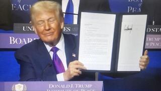 ترامب يعرض وثيقة ختام المؤتمر