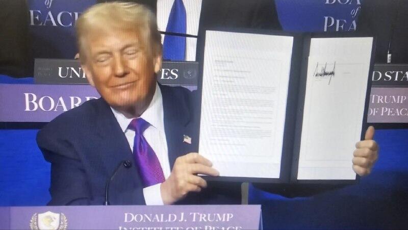 ترامب يعرض وثيقة ختام المؤتمر