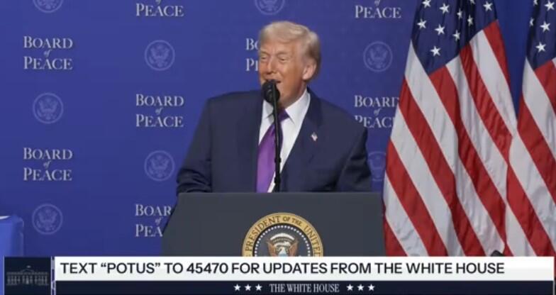  الرئيس الأميركي دونالد ترامب خلال اجتماع مجلس السلام