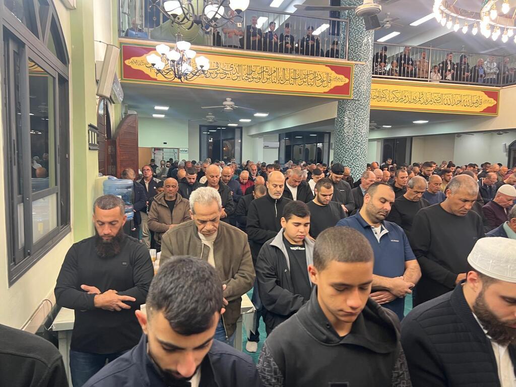 كفرقرع تشهد حضورًا واسعًا في صلاة التراويح بمسجد الحوارنة