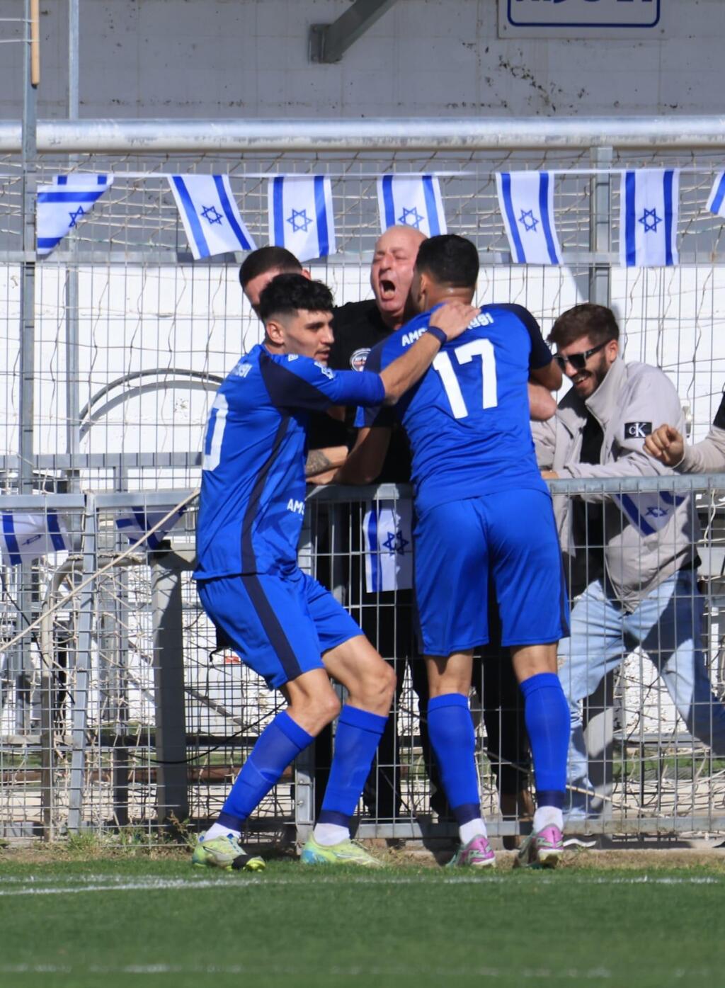 هبوعيل يركا يكتسح مكابي معالوت برباعية (راديو الناس) هبوعيل يركا يكتسح مكابي معالوت برباعية