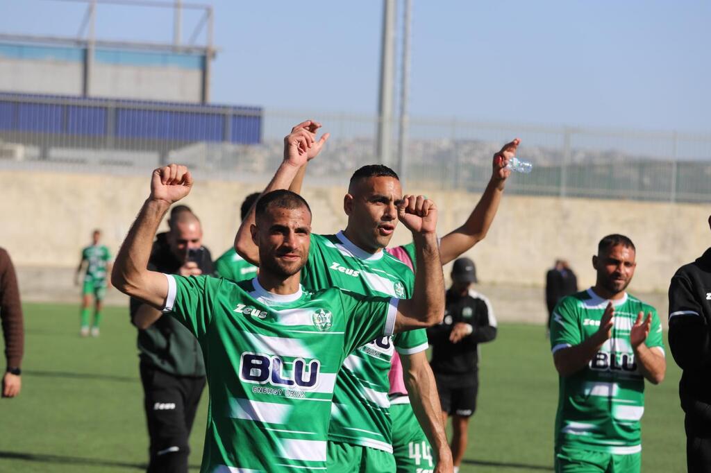 أخاء الناصرة يُحكم قبضته على الصدارة بثلاثية في باقة