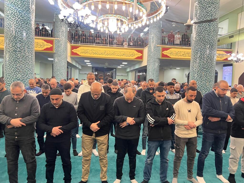 كفرقرع تشهد حضورًا واسعًا في صلاة التراويح بمسجد الحوارنة