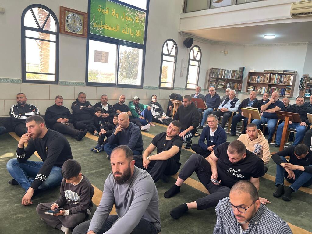 باقة الغربية تفيض نورًا في أولى صلاة الجمعة في رمضان (راديو الناس) باقة الغربية تفيض نورًا في أولى صلاة الجمعة في رمضان