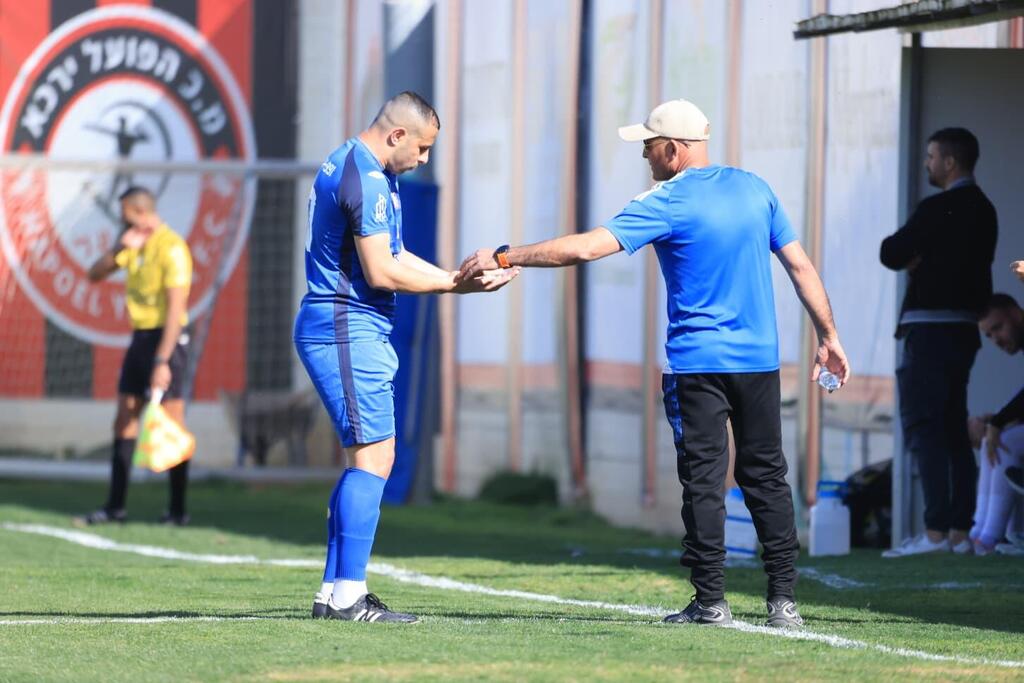 هبوعيل يركا يكتسح مكابي معالوت برباعية (راديو الناس) هبوعيل يركا يكتسح مكابي معالوت برباعية