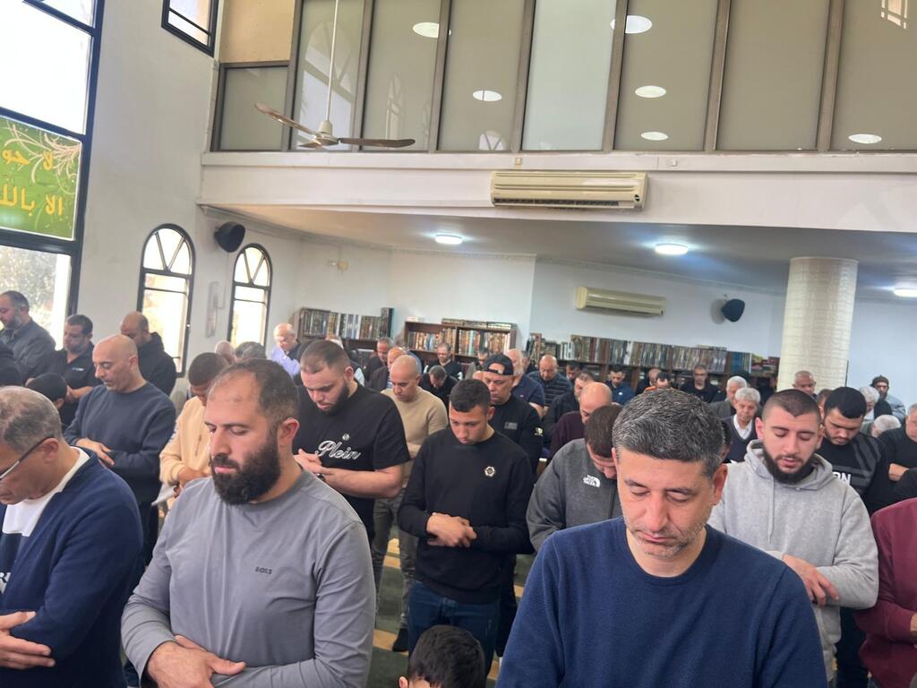 باقة الغربية تفيض نورًا في أولى صلاة الجمعة في رمضان (راديو الناس) باقة الغربية تفيض نورًا في أولى صلاة الجمعة في رمضان