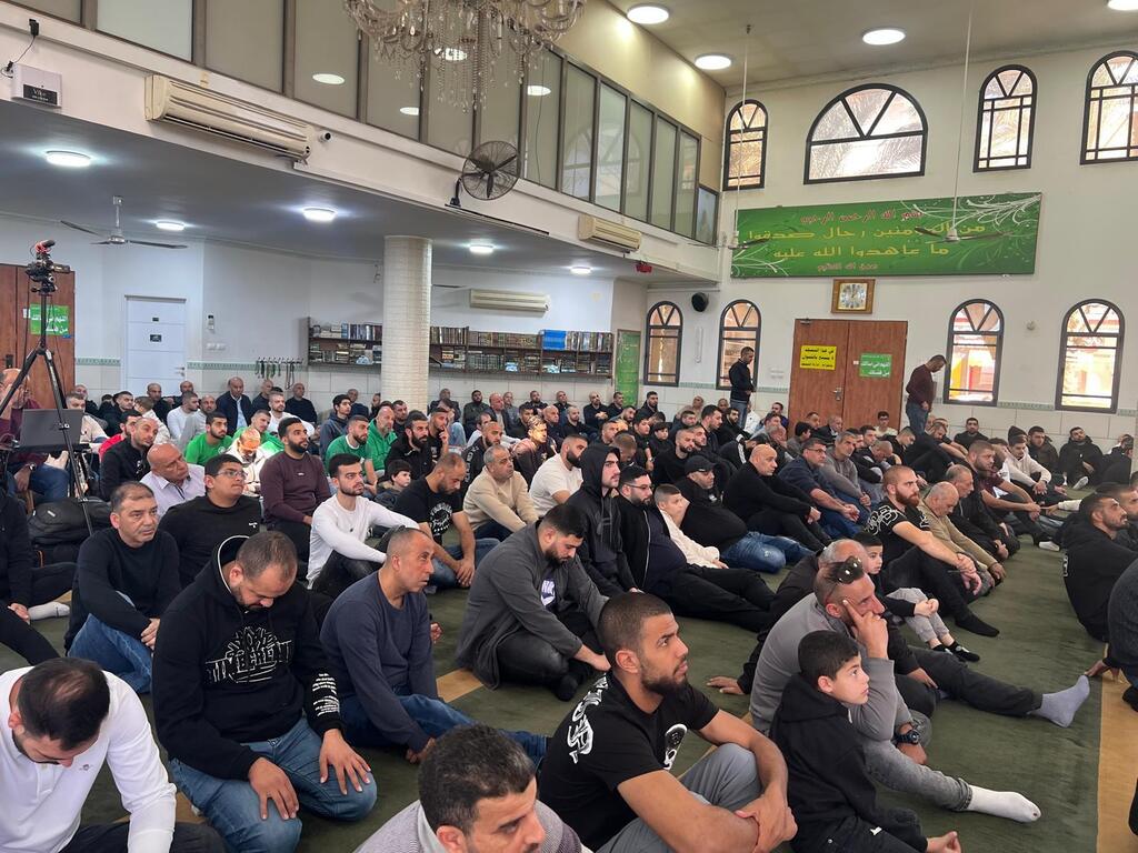 باقة الغربية تفيض نورًا في أولى صلاة الجمعة في رمضان (راديو الناس) باقة الغربية تفيض نورًا في أولى صلاة الجمعة في رمضان