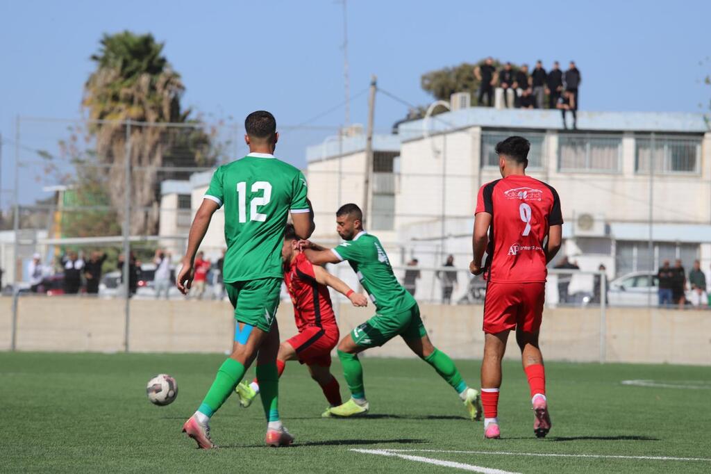 أخاء الناصرة يُحكم قبضته على الصدارة بثلاثية في باقة