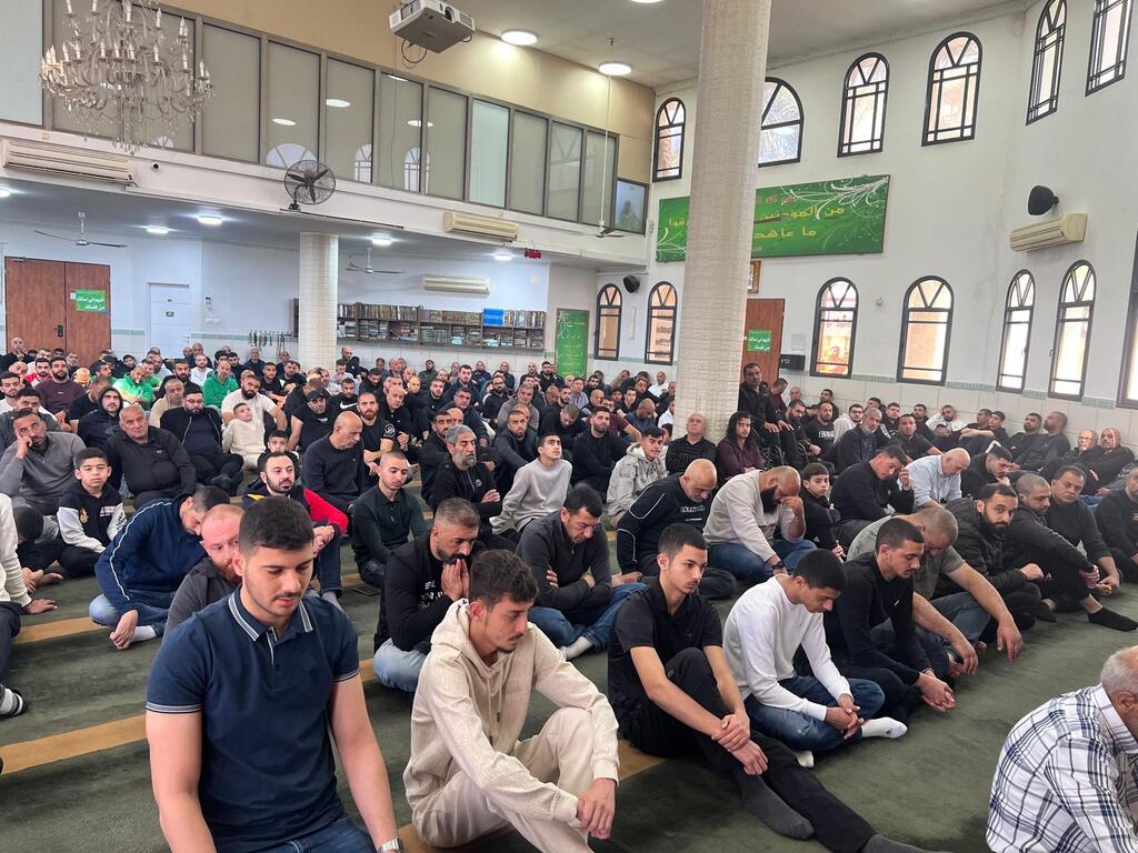 باقة الغربية تفيض نورًا في أولى صلاة الجمعة في رمضان (راديو الناس) باقة الغربية تفيض نورًا في أولى صلاة الجمعة في رمضان