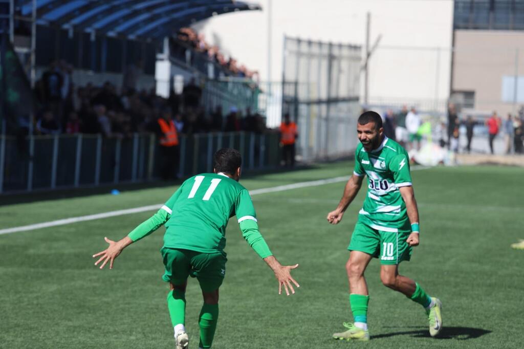 أخاء الناصرة يُحكم قبضته على الصدارة بثلاثية في باقة