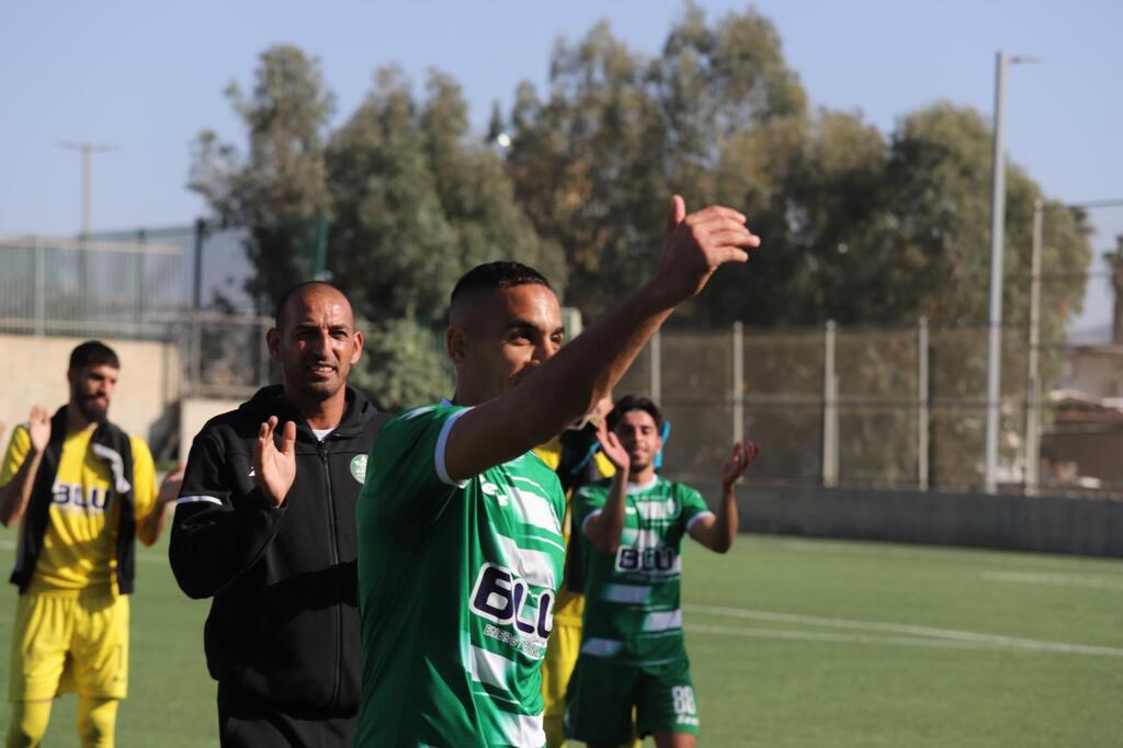 أخاء الناصرة يُحكم قبضته على الصدارة بثلاثية في باقة