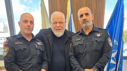 رئيس بلدية نوف هجليل يعلن: بدء تجنيد واسع للشرطة وتعزيز الأمن في المدينة