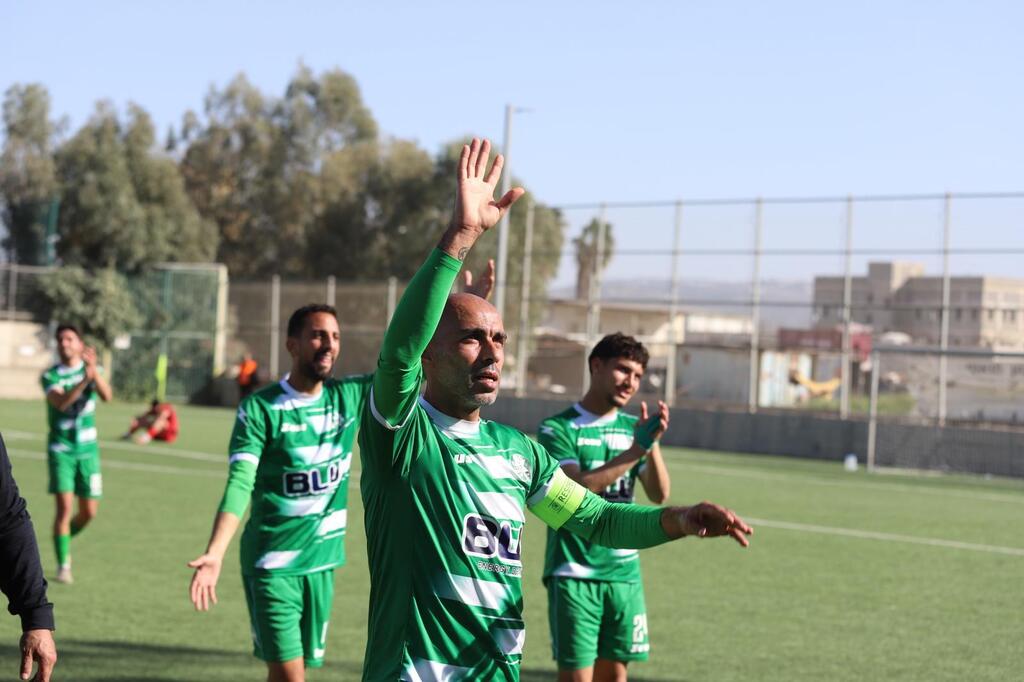 أخاء الناصرة يُحكم قبضته على الصدارة بثلاثية في باقة