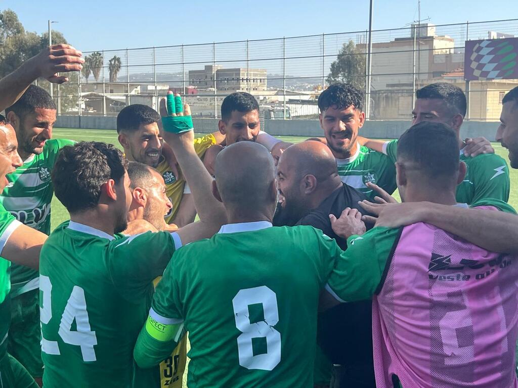 أخاء الناصرة يُحكم قبضته على الصدارة بثلاثية في باقة