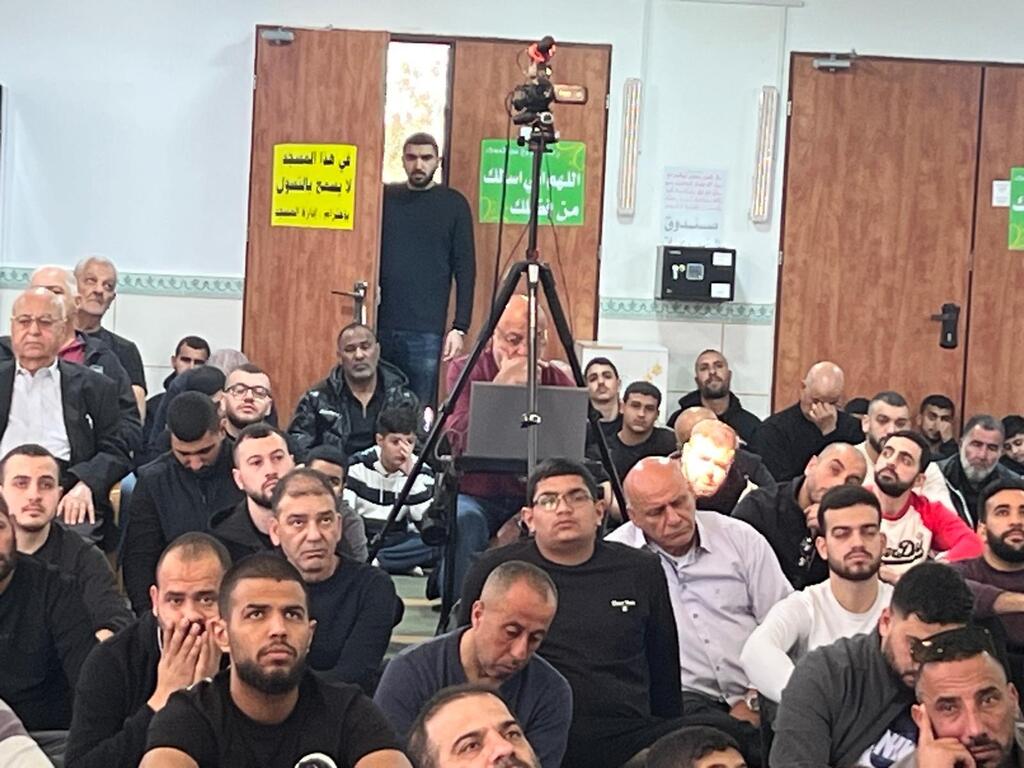 باقة الغربية تفيض نورًا في أولى صلاة الجمعة في رمضان (راديو الناس) باقة الغربية تفيض نورًا في أولى صلاة الجمعة في رمضان