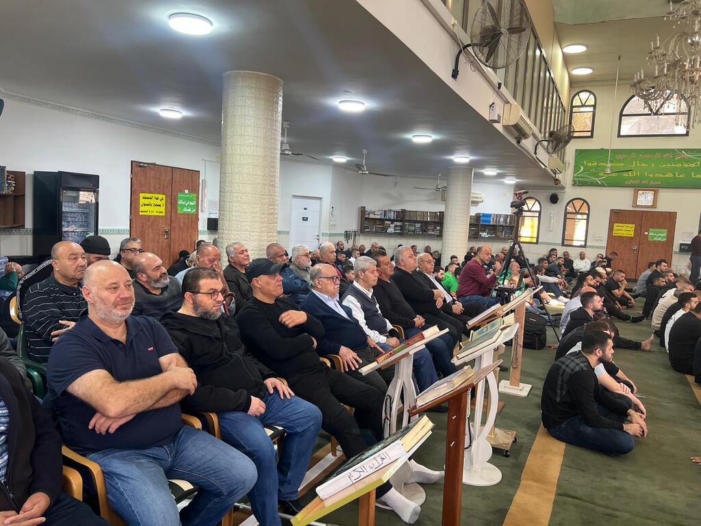 باقة الغربية تفيض نورًا في أولى صلاة الجمعة في رمضان (راديو الناس) باقة الغربية تفيض نورًا في أولى صلاة الجمعة في رمضان