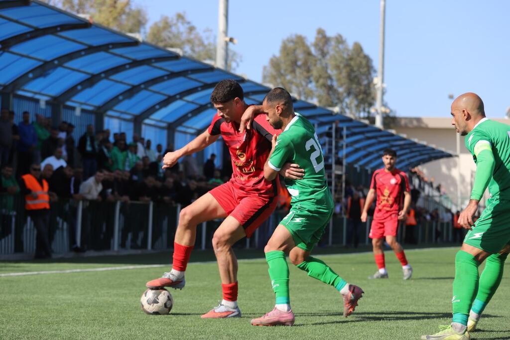 أخاء الناصرة يُحكم قبضته على الصدارة بثلاثية في باقة