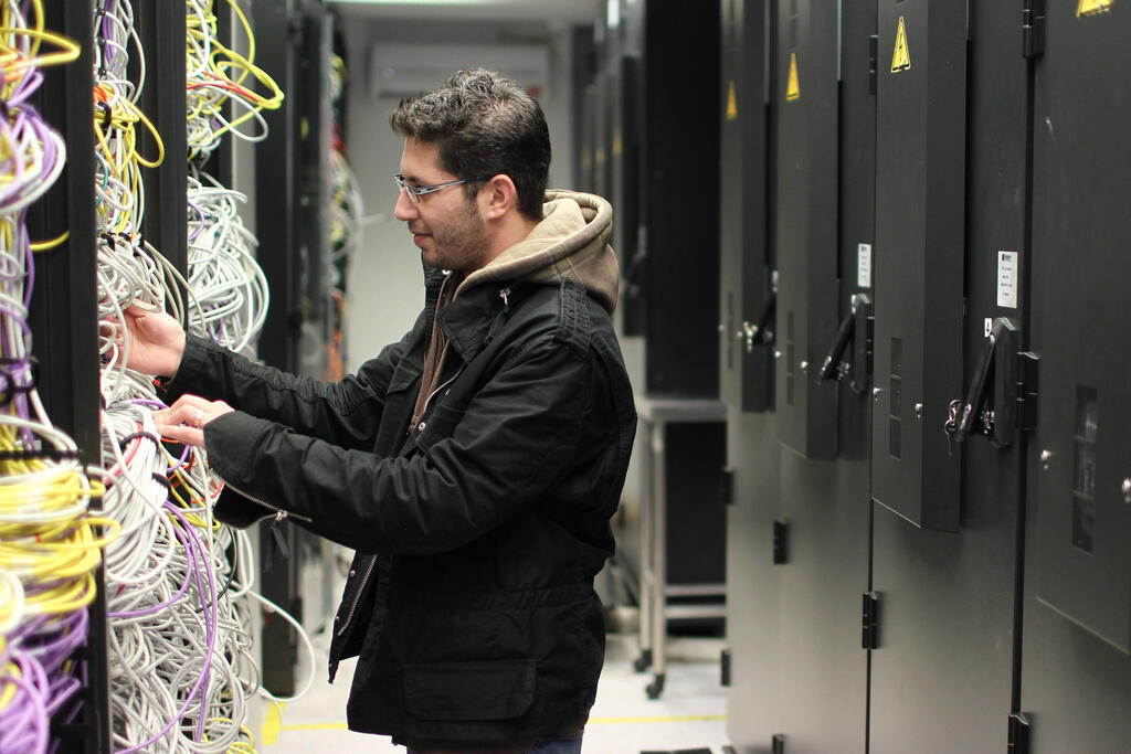 خوادم (فلاش 90) خوادم