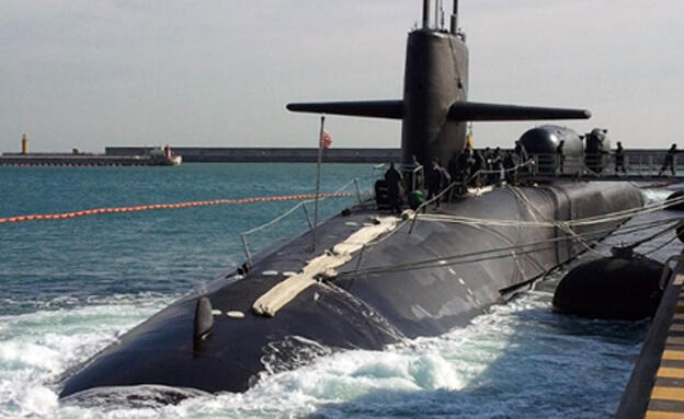 غواصة أميركية تكشف موقعها وتصعد فوق سطح البحر (تصوير CNN) غواصة أميركية تكشف موقعها وتصعد فوق سطح البحر