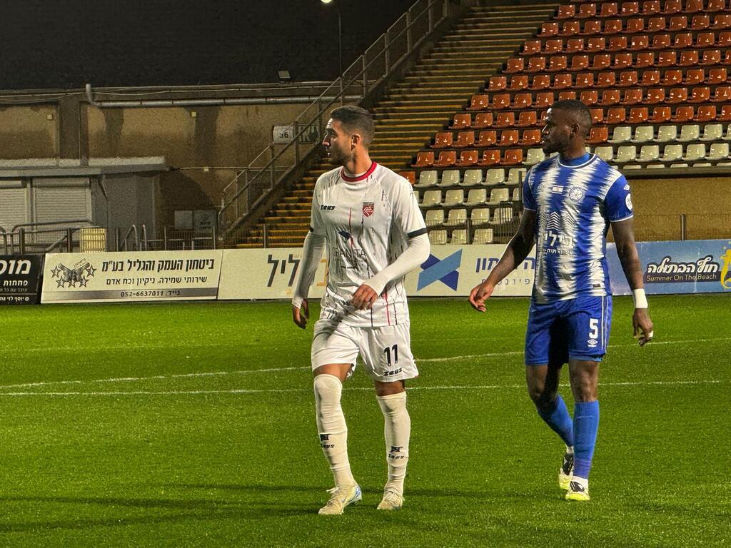 كفرقاسم يخطف نقطة ثمينة من كريات يام في عكا ويُبقي آماله قائمة بعد تعادل 1-1 (راديو الناس) كفرقاسم يخطف نقطة ثمينة من كريات يام في عكا ويُبقي آماله قائمة بعد تعادل 1-1