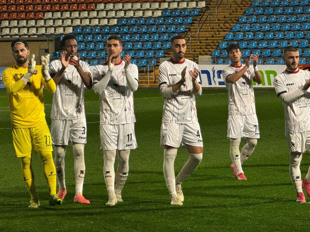 كفرقاسم يخطف نقطة ثمينة من كريات يام في عكا ويُبقي آماله قائمة بعد تعادل 1-1 (راديو الناس) كفرقاسم يخطف نقطة ثمينة من كريات يام في عكا ويُبقي آماله قائمة بعد تعادل 1-1