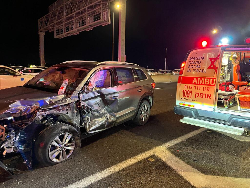 إصابتان خطيرتان في حادث طرق متعدد المركبات على شارع 1