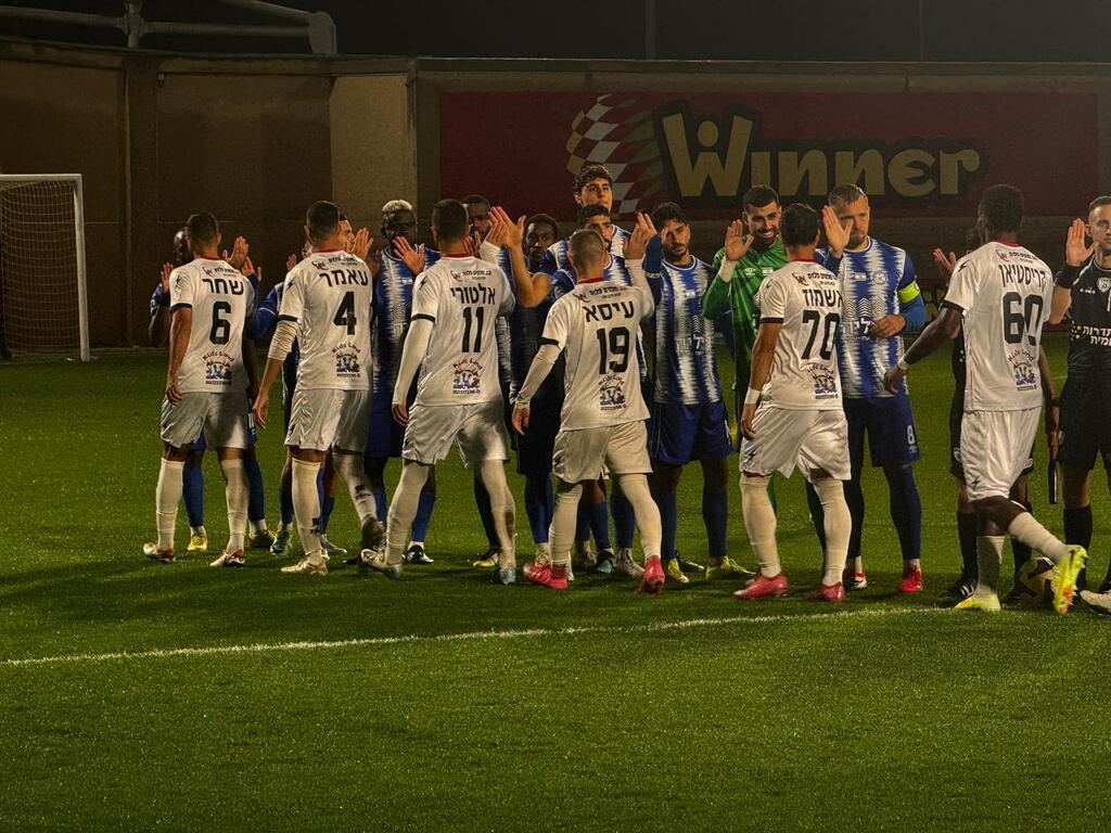 كفرقاسم يخطف نقطة ثمينة من كريات يام في عكا ويُبقي آماله قائمة بعد تعادل 1-1 (راديو الناس) كفرقاسم يخطف نقطة ثمينة من كريات يام في عكا ويُبقي آماله قائمة بعد تعادل 1-1