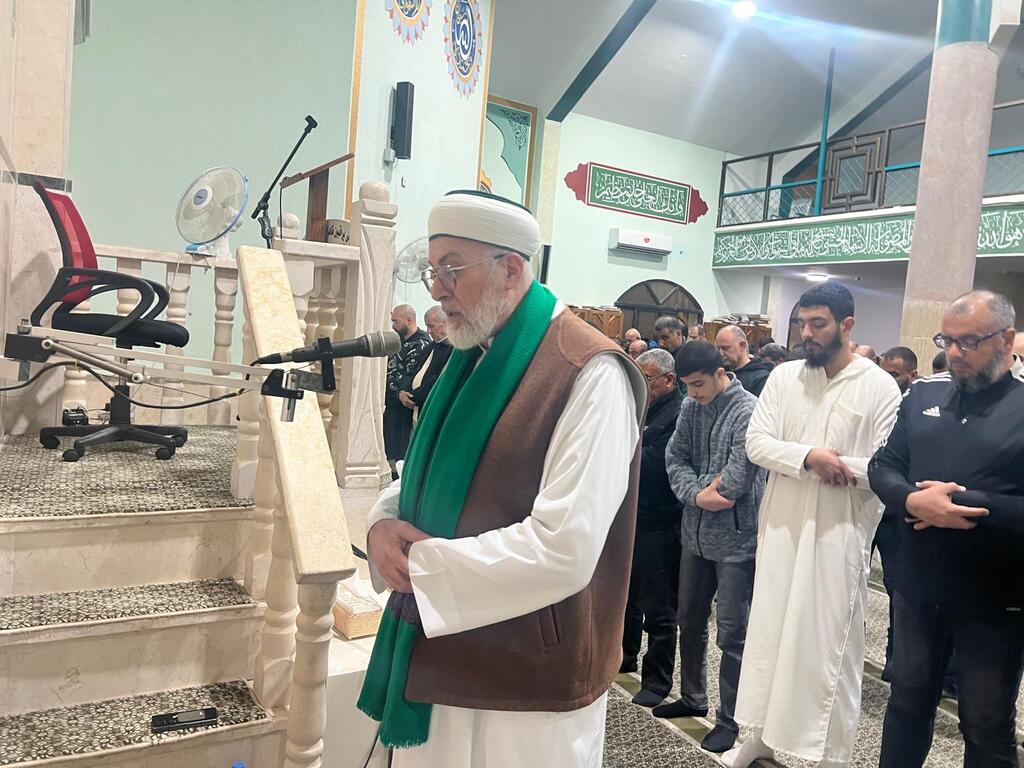 عرعرة وعارة تعمران مساجدهما بالمئات في الليلة السابعة من رمضان